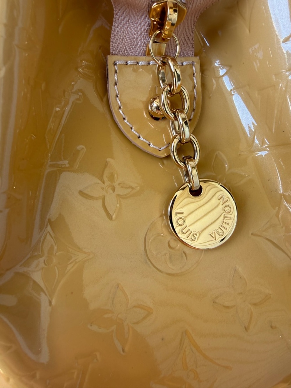 Pristine Louis Vuitton Vernis Brea MM w/ Monogram Embossing Includes Crossbody - Picture 5 of 16